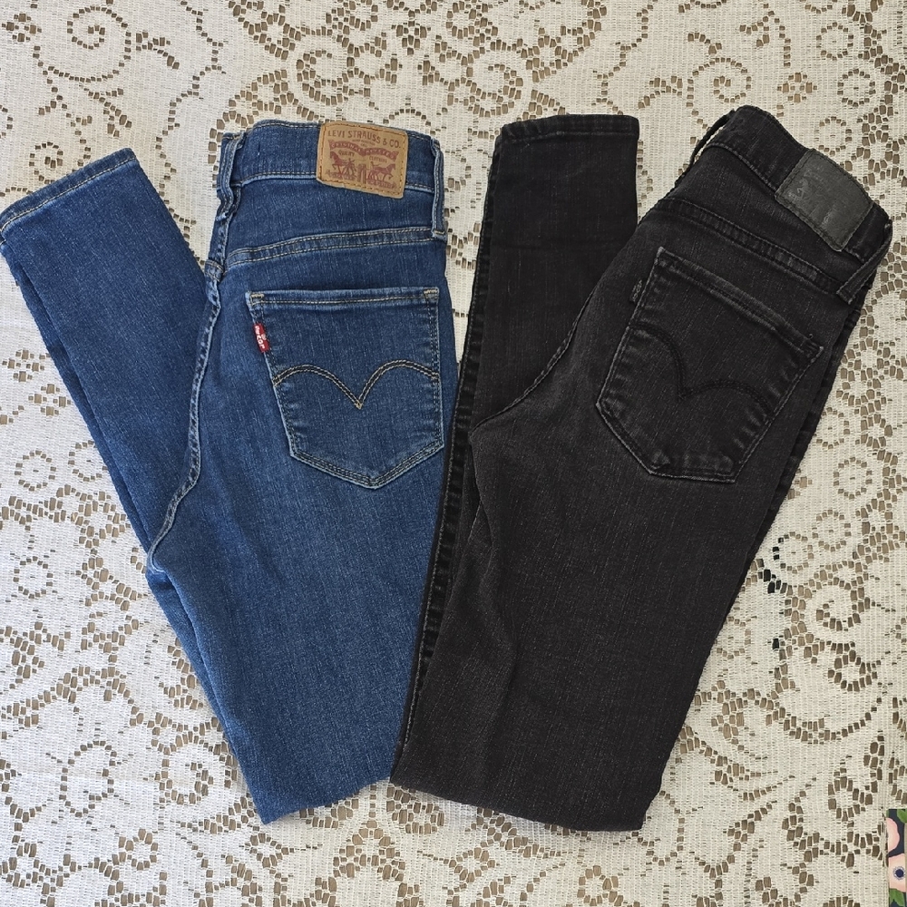 Levi's High Rise Super Skinnt Jeans — Blue and Black